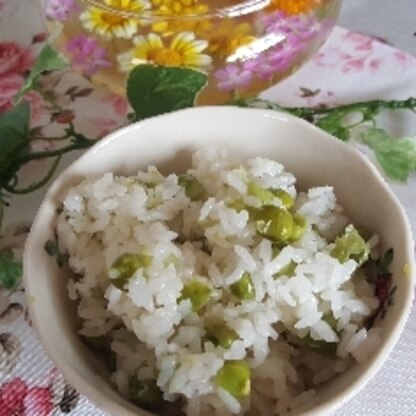 収穫後に冷凍保存しておいた豆で作りました♥豆ご飯の香りも大好きです♥冷凍室にまだ沢山あるので又作りたいです♥ご馳走様でした(⌒∇⌒)ノ""